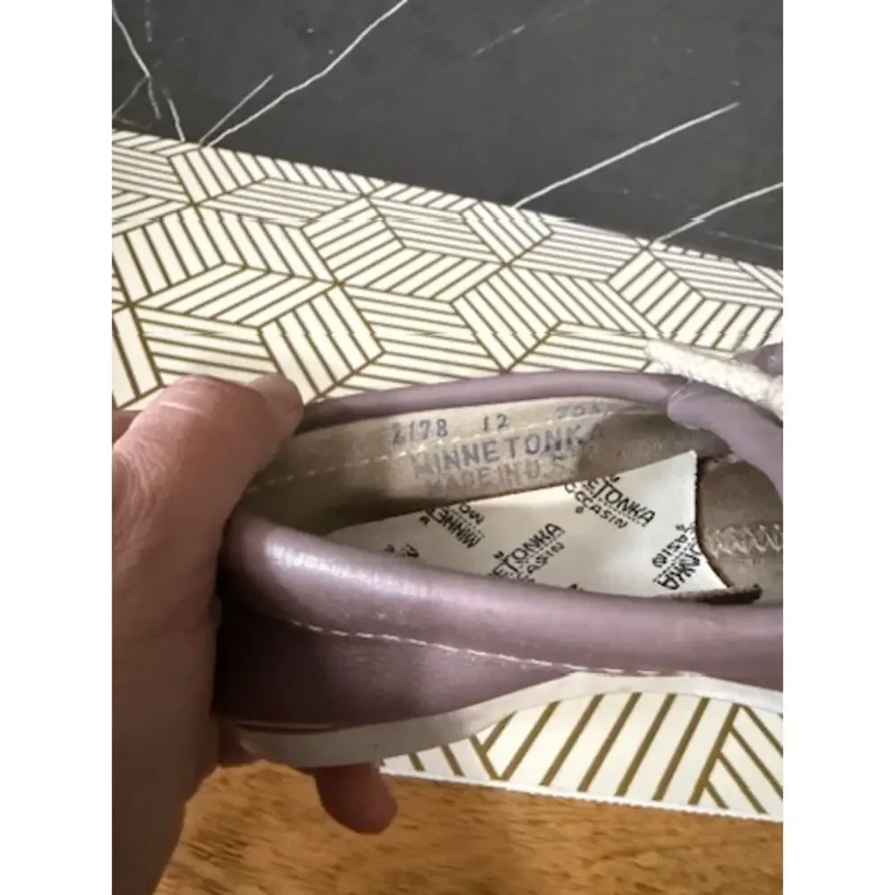 Minnetonka Girls Gray Beaded Leather Moccasins | Size 12